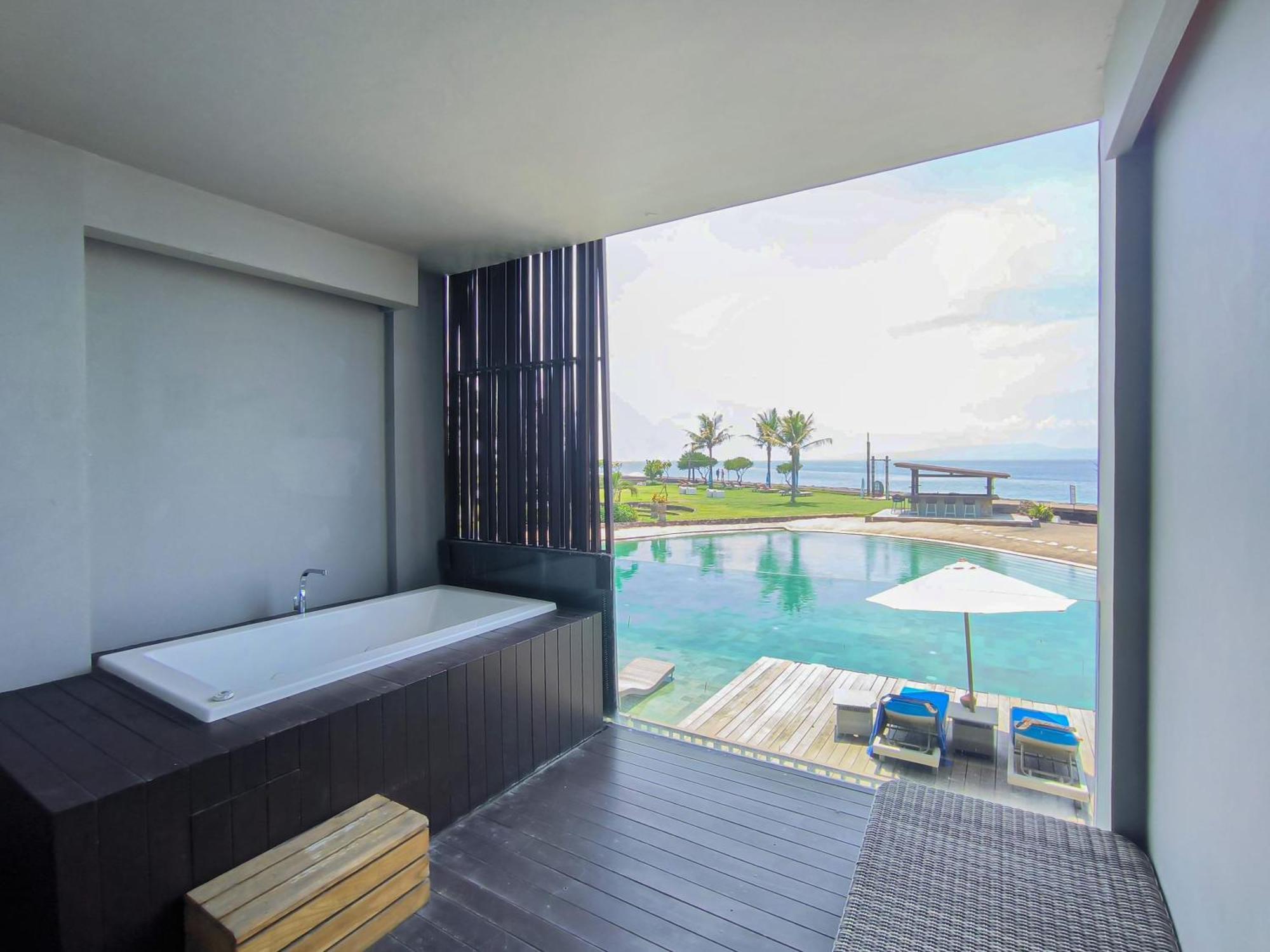Wyndham Tamansari Jivva Resort Bali Siyut Eksteriør billede A bathroom at the hotel