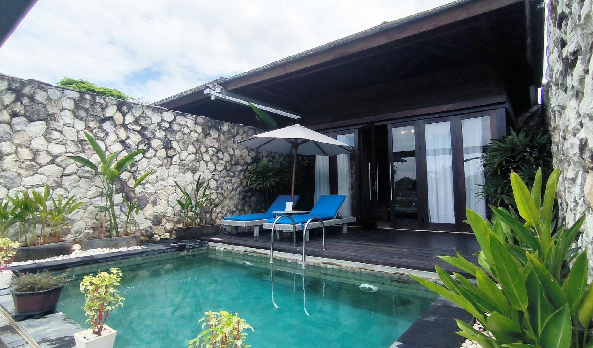 Wyndham Tamansari Jivva Resort Bali Siyut Eksteriør billede A pool villa at the resort